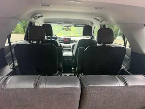 Used 2021 Ford Explorer XLT w/ Equipment Group 202A AWD/4WD image 3