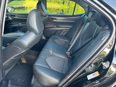 Used 2018 Toyota Camry SE FWD image 14