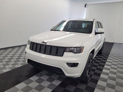 Used 2022 Jeep Grand Cherokee Laredo X AWD/4WD image 15