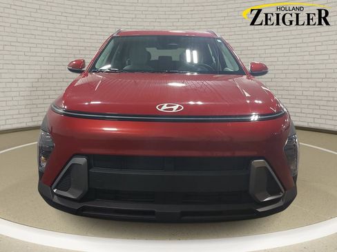 Certified 2025 Hyundai Kona SEL AWD/4WD image 2