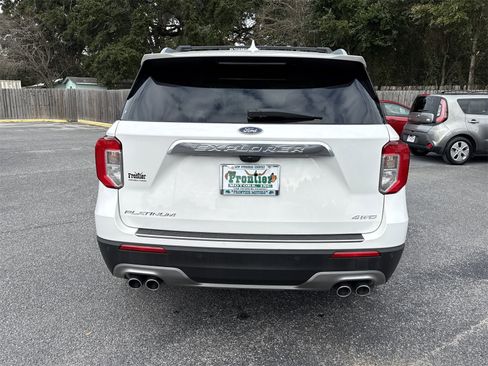 Used 2022 Ford Explorer Platinum w/ Equipment Group 601A image 4