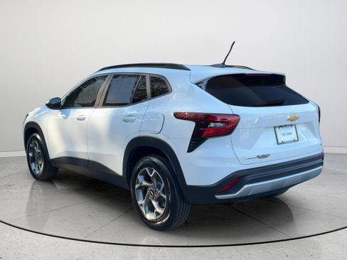Used 2025 Chevrolet Trax LT FWD image 9
