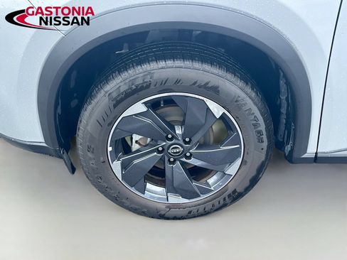Used 2025 Nissan Rogue SV FWD image 38