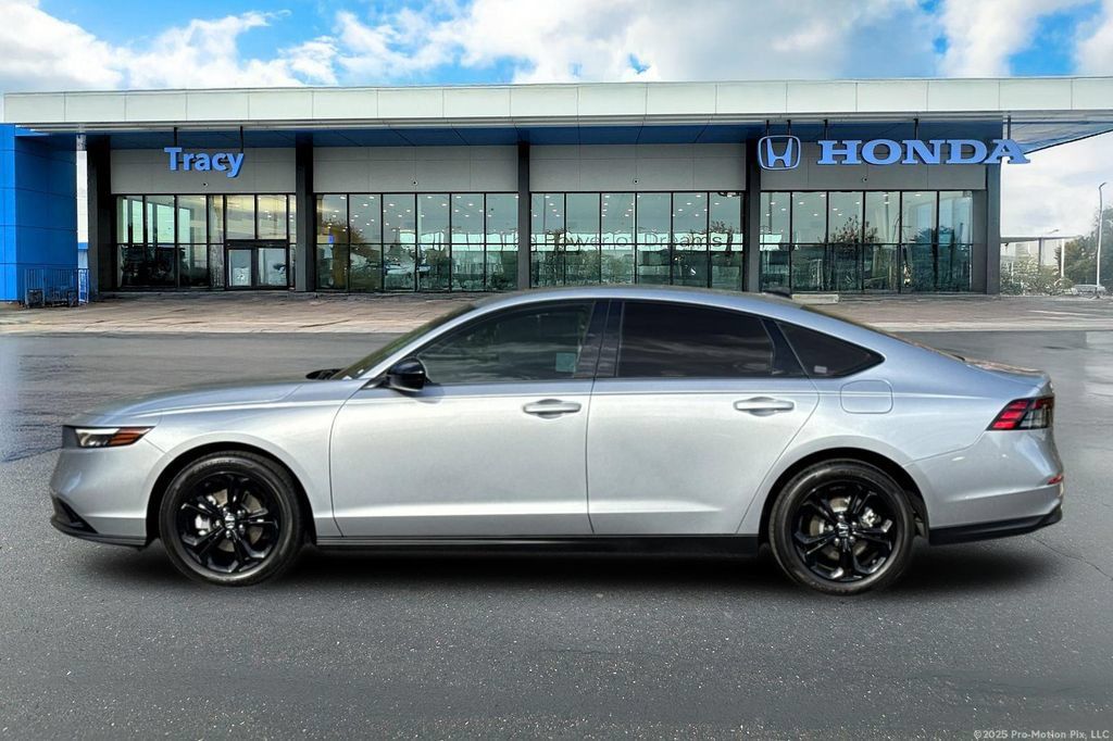 Used 2025 Honda Accord SE image 12