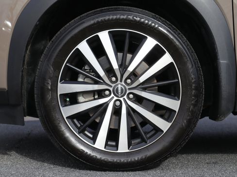 Used 2024 Nissan Pathfinder Platinum image 33