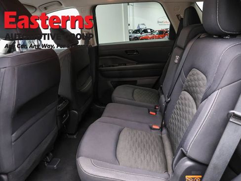 Used 2023 Nissan Pathfinder SV AWD/4WD image 23