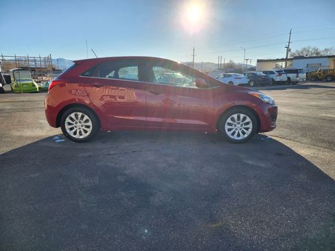 Used 2017 Hyundai Elantra GT image 4
