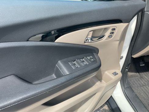 Used 2017 Honda Pilot Touring image 11