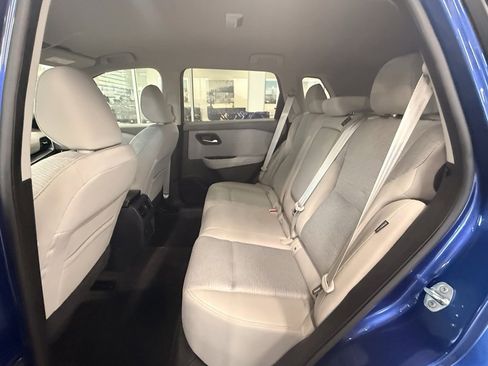 Used 2022 Nissan Rogue SV image 29