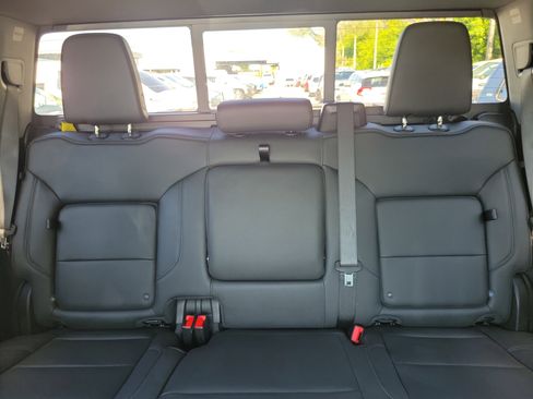 Used 2025 GMC Sierra 2500 SLT w/ SLT Premium Package AWD/4WD image 17