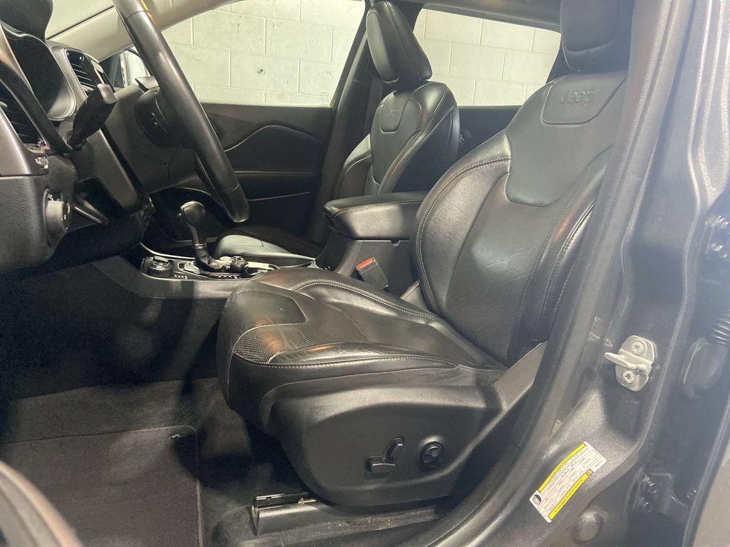 Used 2019 Jeep Cherokee Limited AWD/4WD image 20