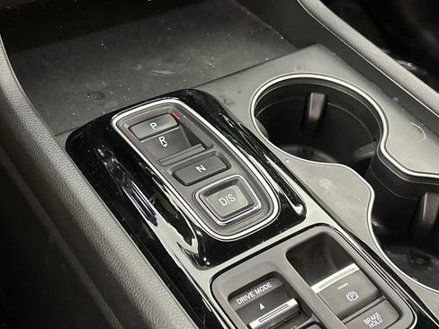 Used 2025 Honda Pilot Sport image 15