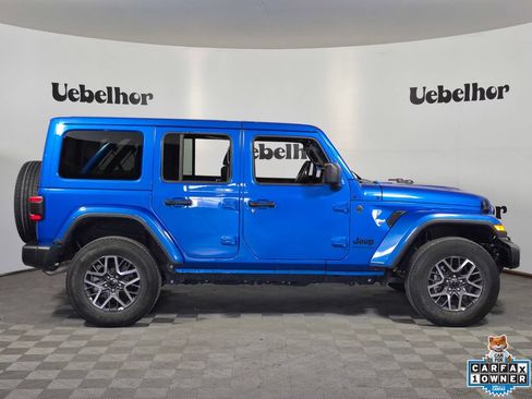 Used 2025 Jeep Wrangler Unlimited Sahara AWD/4WD image 8