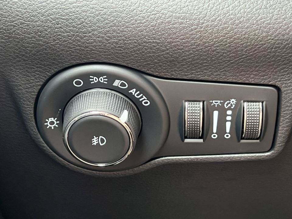 Used 2023 Jeep Compass Limited AWD/4WD image 15