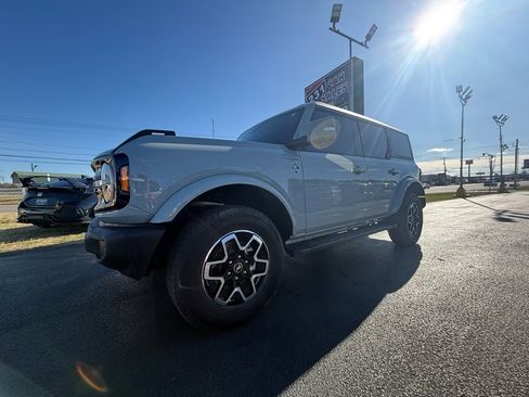 Used 2024 Ford Bronco Outer Banks image 7