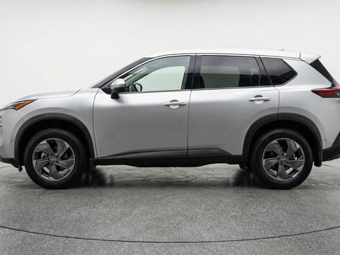 Used 2025 Nissan Rogue SV image 5