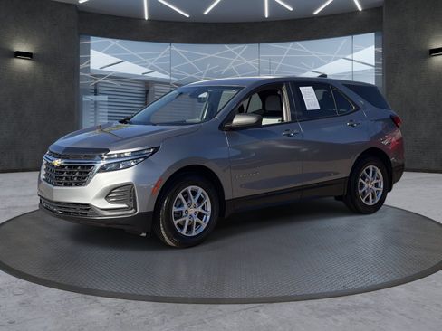 Certified 2024 Chevrolet Equinox LS FWD image 2