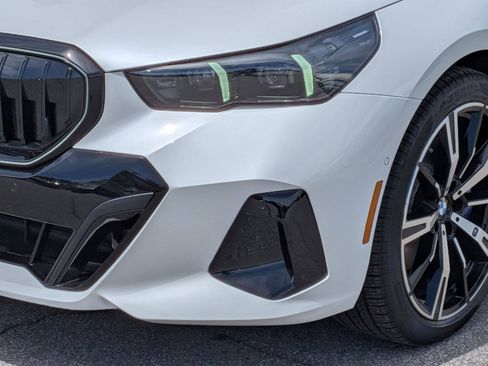 New 2026 BMW 530i w/ M Sport Package RWD image 9