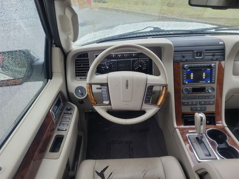 Used 2013 Lincoln Navigator 4WD w/ HD Trailer Tow Pkg image 12