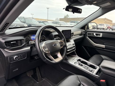 Used 2021 Ford Explorer XLT w/ Equipment Group 202A image 7