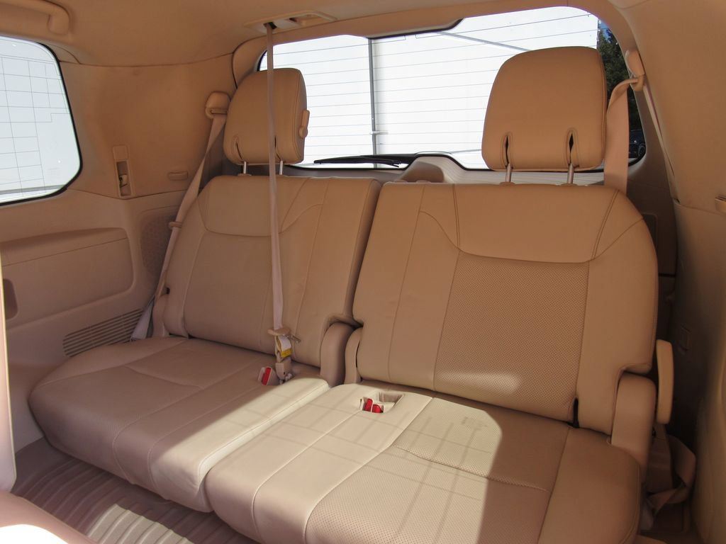 Used 2015 Lexus LX 570 4WD w/ Luxury Package image 16