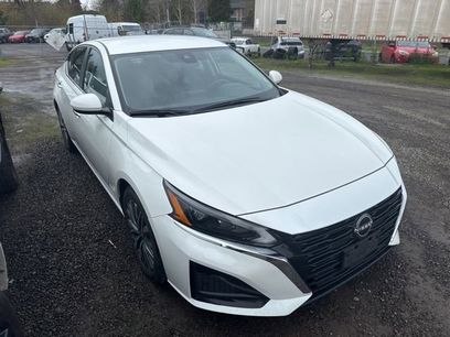 Used 2023 Nissan Altima 2.5 SV
