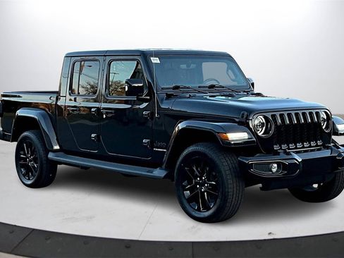 Certified 2023 Jeep Gladiator Overland image 2