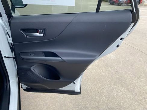 Certified 2024 Toyota Venza LE image 21