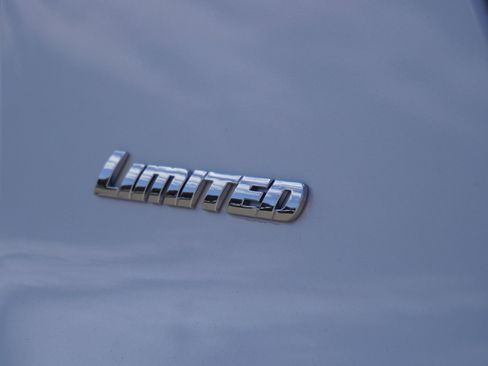 Used 2024 Toyota 4Runner Limited AWD/4WD image 9