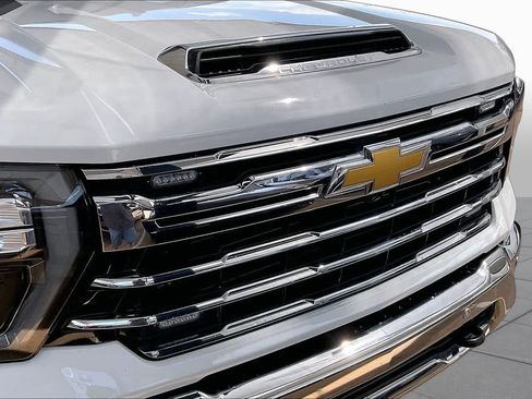Used 2025 Chevrolet Silverado 2500 LTZ w/ LTZ Premium Package AWD/4WD image 30