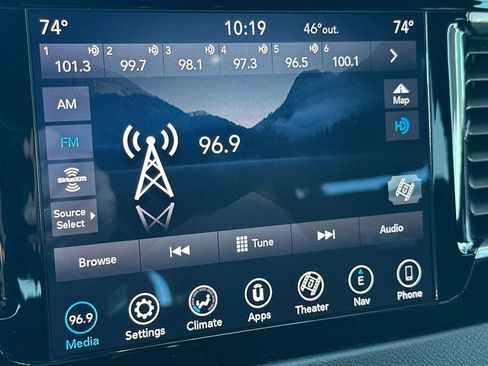 Used 2019 Chrysler Pacifica Touring Plus w/ Advanced Safetytec Group image 21