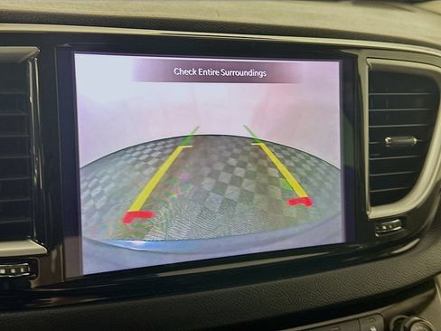 Used 2021 Chrysler Pacifica Touring-L FWD image 20