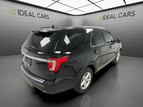 Used 2018 Ford Explorer XLT w/ Equipment Group 201A FWD image 5