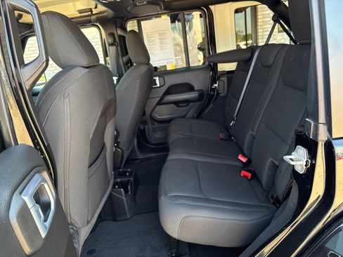 Used 2021 Jeep Wrangler Unlimited Sahara w/ Uconnect 4C Nav & Sound Group image 4