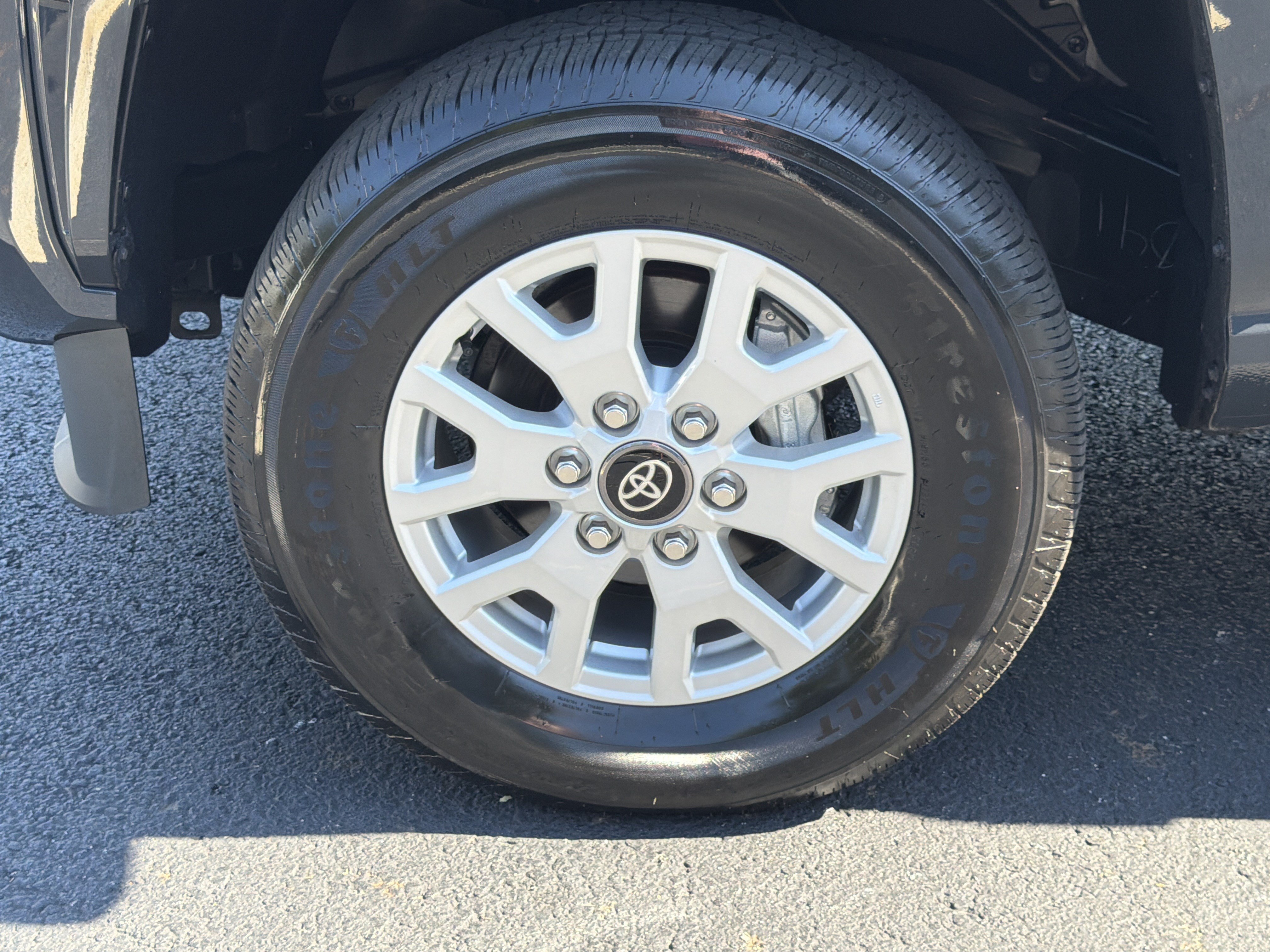 Used 2024 Toyota Tacoma SR5 AWD/4WD image 11