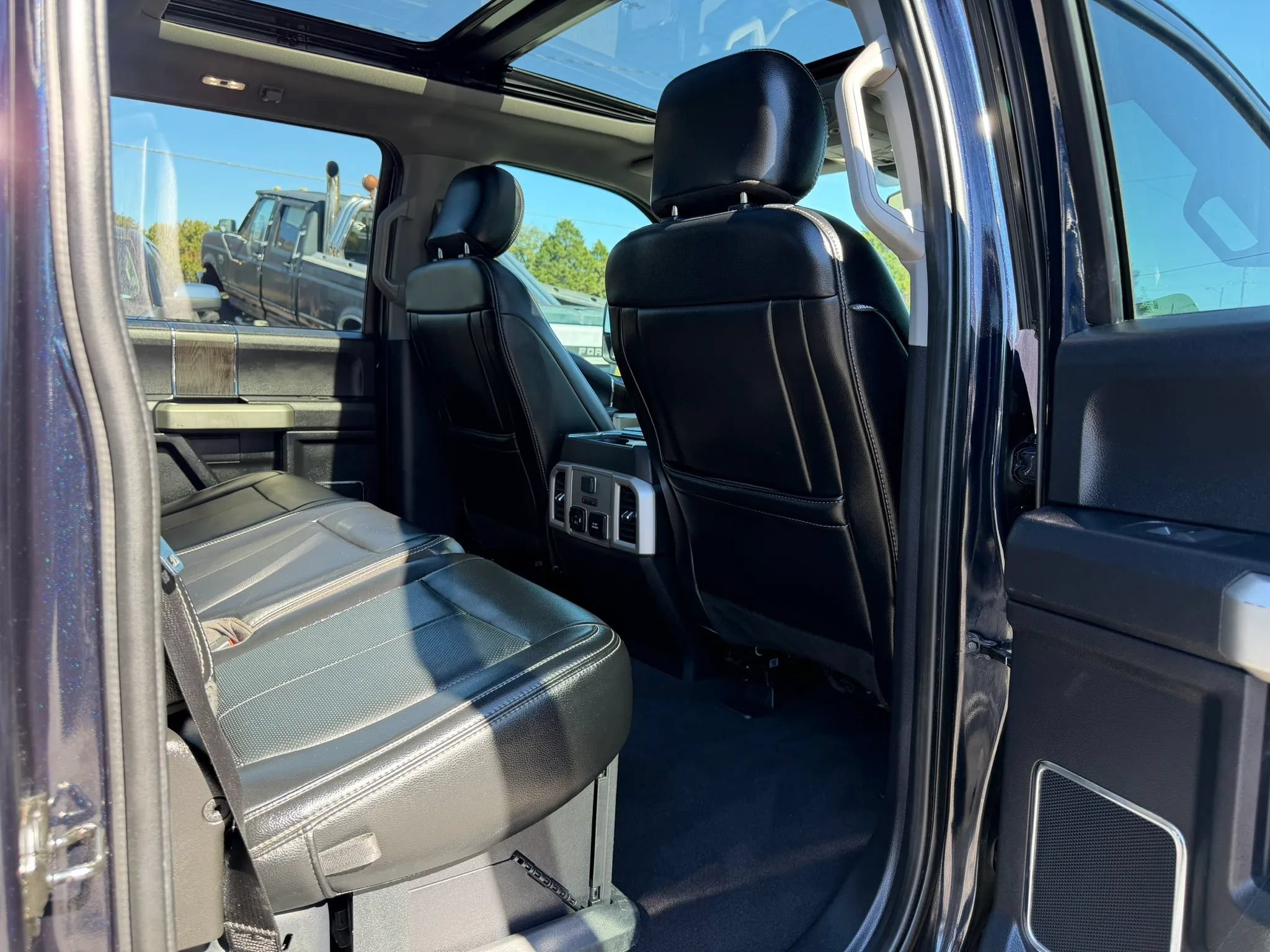 Used 2021 Ford F250 Lariat w/ Tremor Off-Road Package AWD/4WD image 25