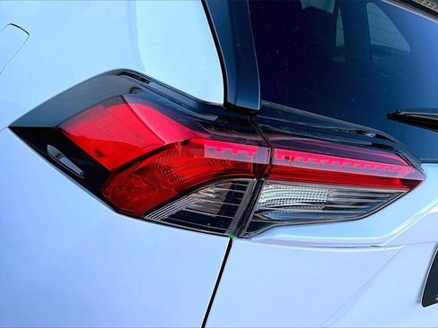 Used 2022 Toyota RAV4 XLE image 27