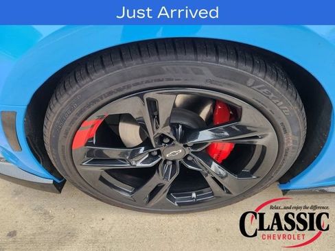 Used 2022 Chevrolet Camaro LT w/ Technology Package image 17