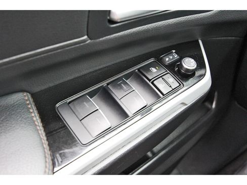 Used 2025 Toyota Sienna Limited AWD/4WD image 23