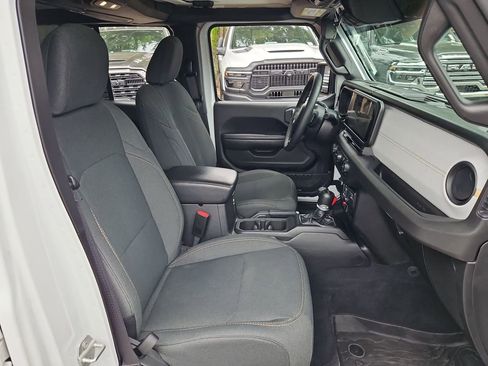 Used 2024 Jeep Wrangler Unlimited AWD/4WD image 16