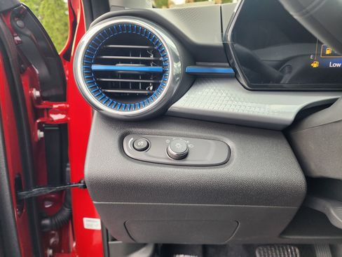 New 2026 Chevrolet Trax LT w/ LT Convenience Package image 26