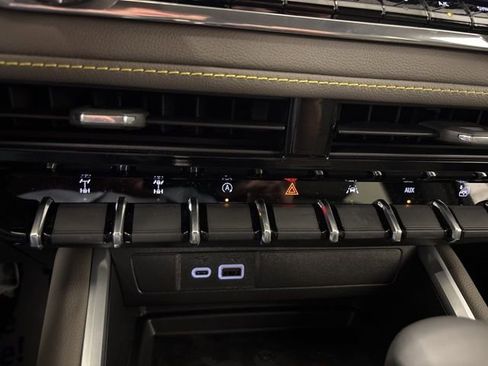 New 2026 Chevrolet Colorado ZR2 w/ Technology Package AWD/4WD image 32
