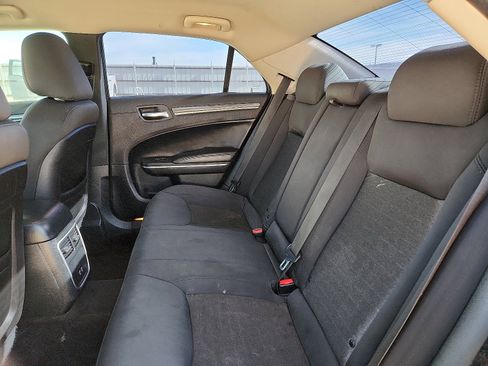 Used 2018 Chrysler 300 Touring w/ Chrome Appearance Package image 9