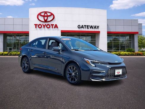 Used 2023 Toyota Corolla SE w/ Carpet Mat Package (TMS) FWD image 3