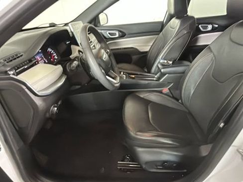 Used 2023 Jeep Compass Limited AWD/4WD image 12