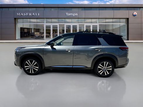 Used 2024 Nissan Pathfinder Platinum FWD image 6