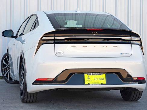 Used 2025 Toyota Prius Plug-In Hybrid XSE image 5