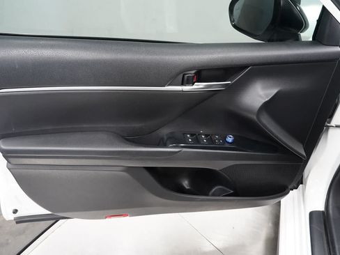 Used 2020 Toyota Camry SE w/ Convenience Package FWD image 21