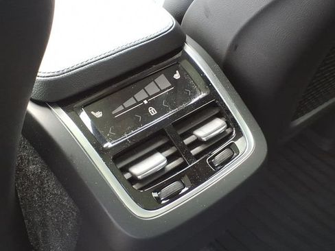 Used 2019 Volvo XC90 T5 Momentum w/ Protection Package Premier AWD/4WD image 19