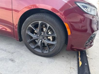 Used 2022 Chrysler Pacifica Limited w/ S Appearance Package